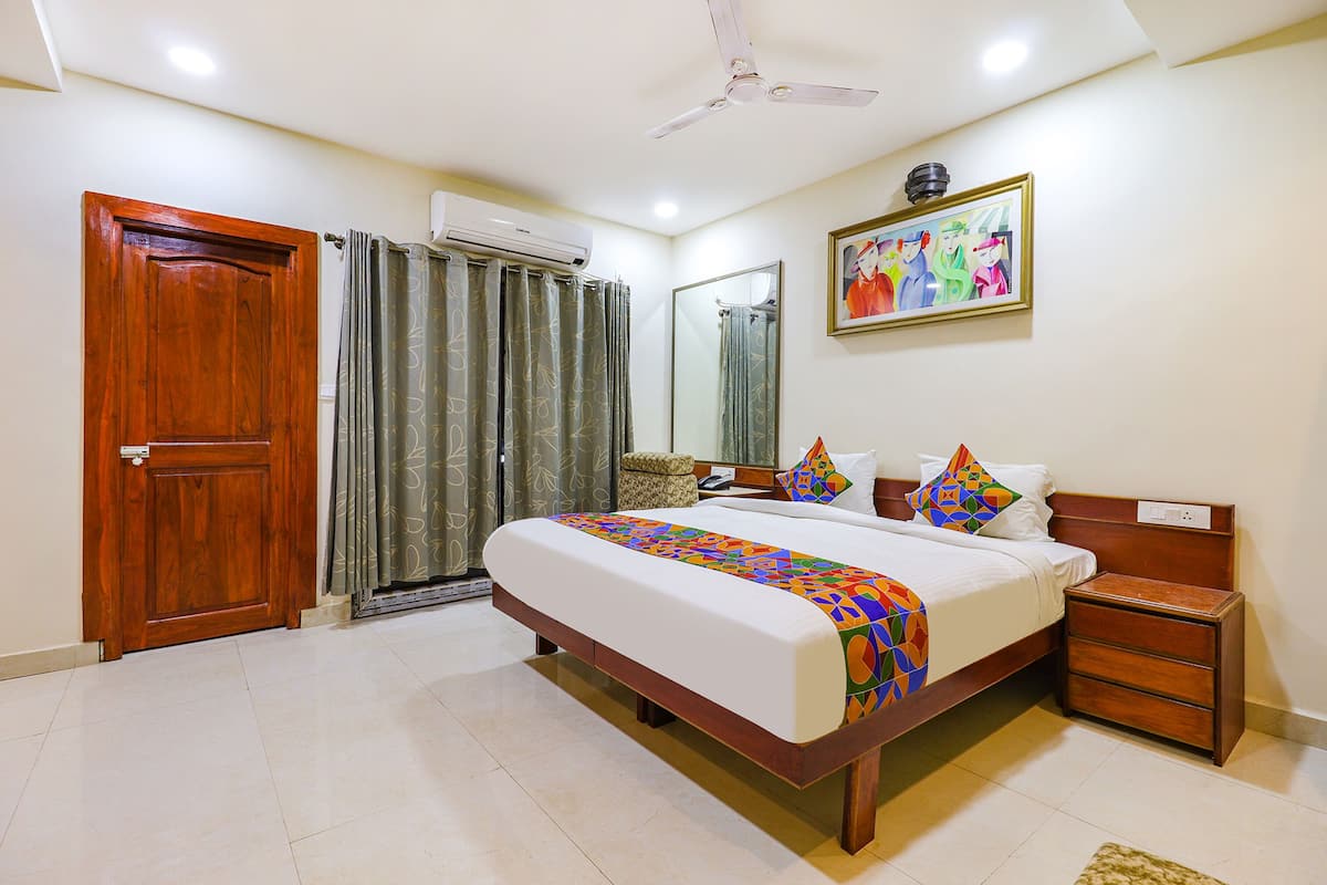 Premium Room | Egyptian cotton sheets, premium bedding, in-room safe, desk