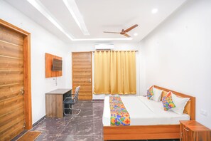 Egyptian cotton sheets, premium bedding, in-room safe, desk