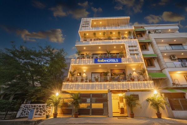 Property entrance - FabHotel Novel Suites (New Delhi)