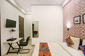 Egyptian cotton sheets, premium bedding, in-room safe, desk - FabHotel Novel Suites (New Delhi)