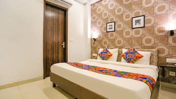 Deluxe Room | Egyptian cotton sheets, premium bedding, in-room safe, desk