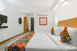 Egyptian cotton sheets, premium bedding, in-room safe, desk