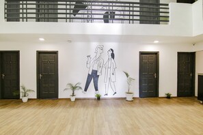 Lobby - FabHotel Infinity Stays (Gurugram)