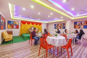 Restaurant - FabHotel Broholic Suites (Hyderabad)