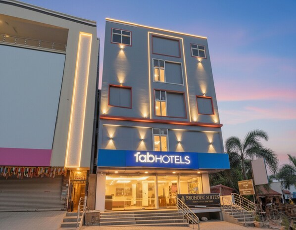 Exterior - FabHotel Broholic Suites (Hyderabad)