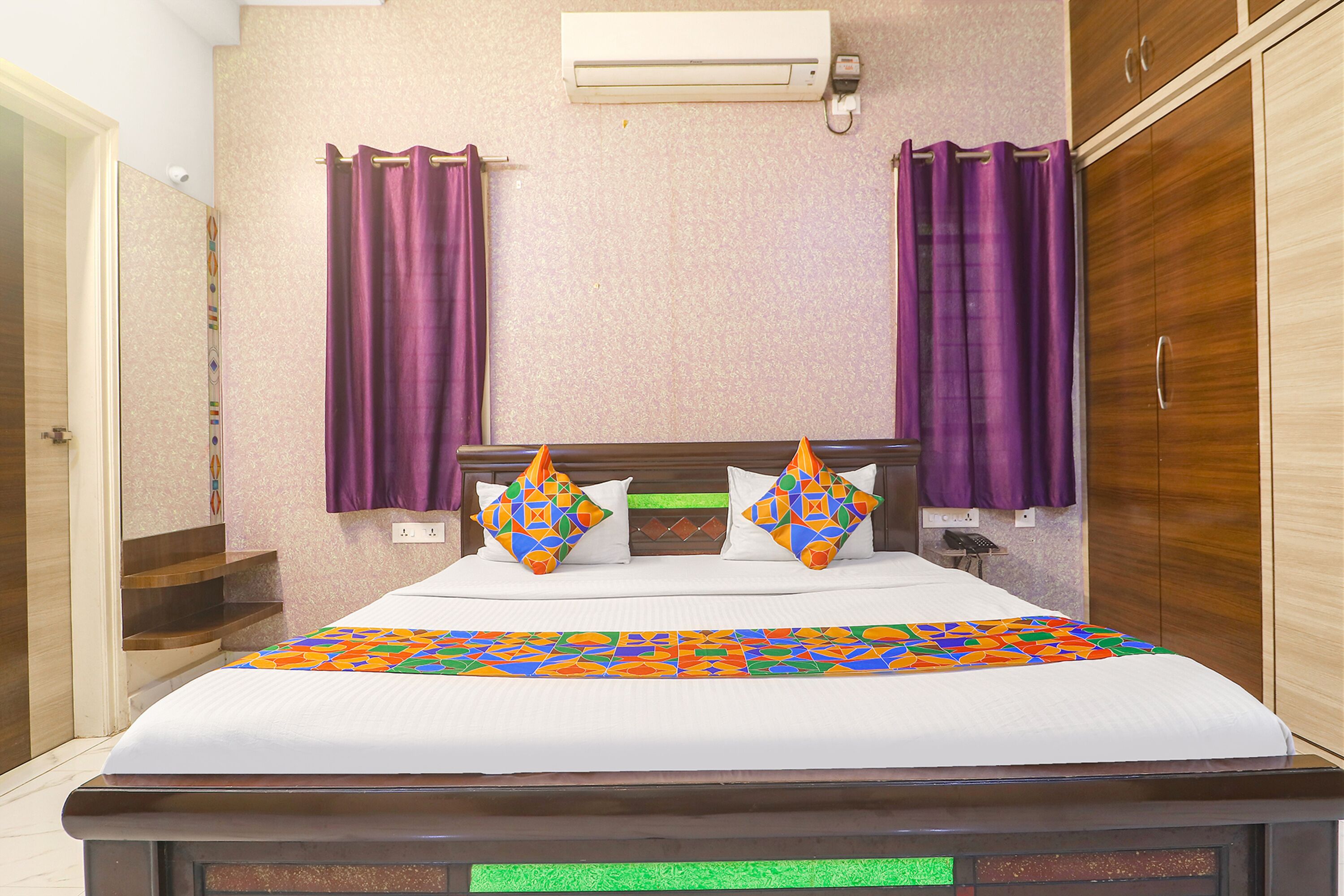 Photo - FabHotel Golden Gate