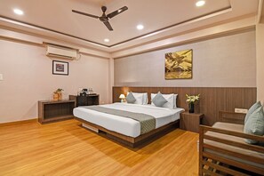 Egyptiske bomuldslagner, premium-sengetøj, pengeskab på værelset