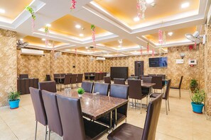 Restaurant - Fabexpress Jayati Oasis (Lucknow)