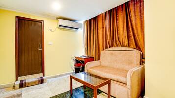 Lakens van Egyptisch katoen, luxe beddengoed, een kluis op de kamer