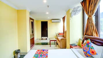 Egyptian cotton sheets, premium bedding, in-room safe, desk