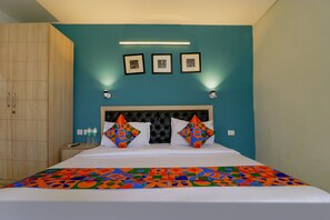 Egyptian cotton sheets, premium bedding, in-room safe, desk - FabHotel Royal Inn (New Delhi)