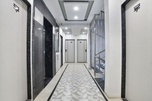 Lobby - FabHotel Devs Inn (Indore)