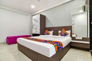 ห้องดีลักซ์ | ผ้าปูที่นอนฝ้ายอียิปต์, เครื่องนอนระดับพรีเมียม, ตู้นิรภัยในห้องพัก