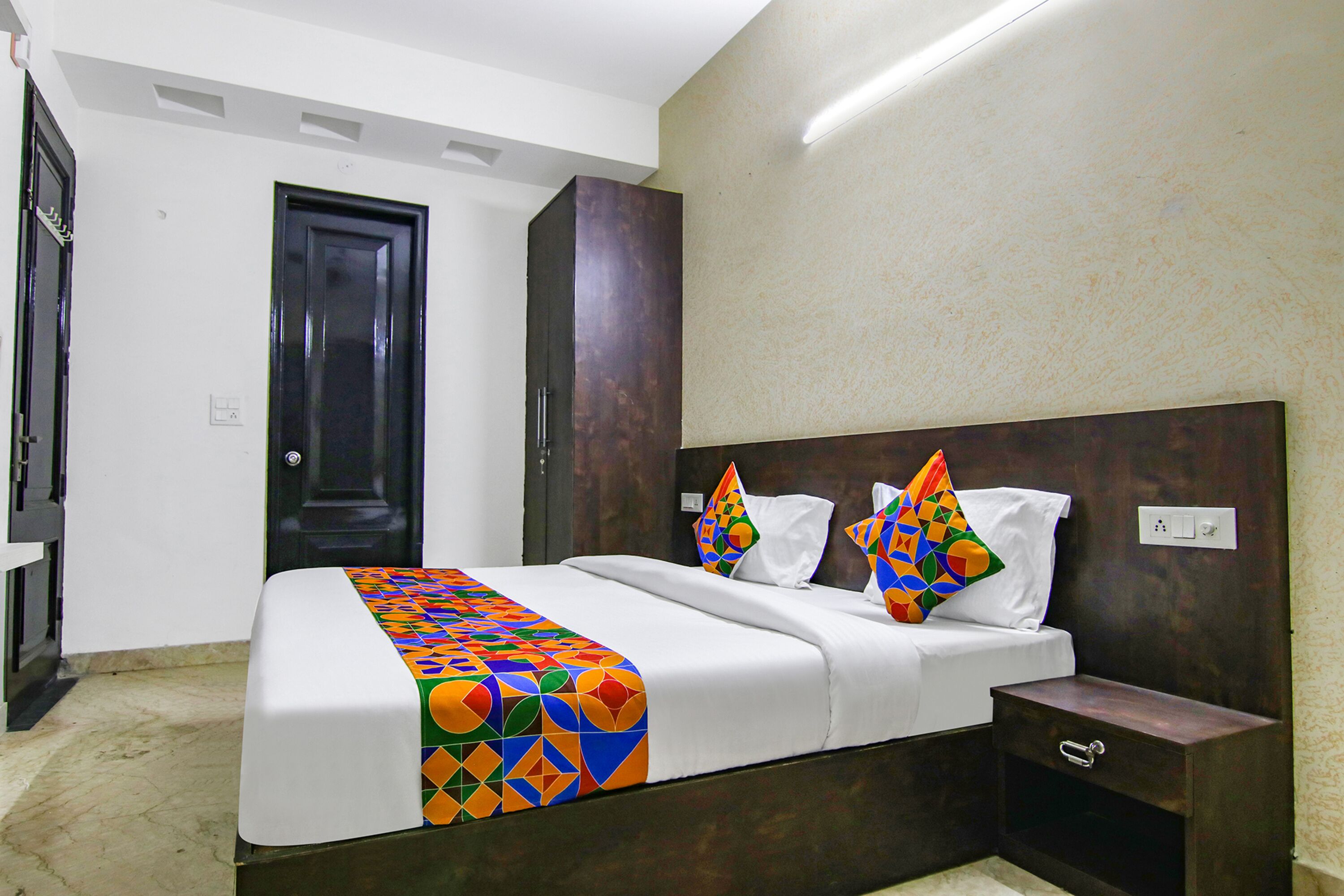 Deluxe Room | Egyptian cotton sheets, premium bedding, in-room safe, desk