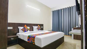 Egyptian cotton sheets, premium bedding, in-room safe, desk