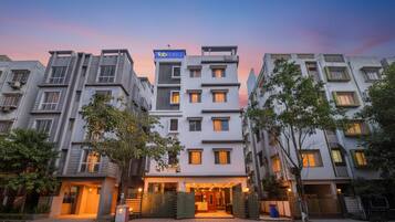 Vista frontal de la propiedad