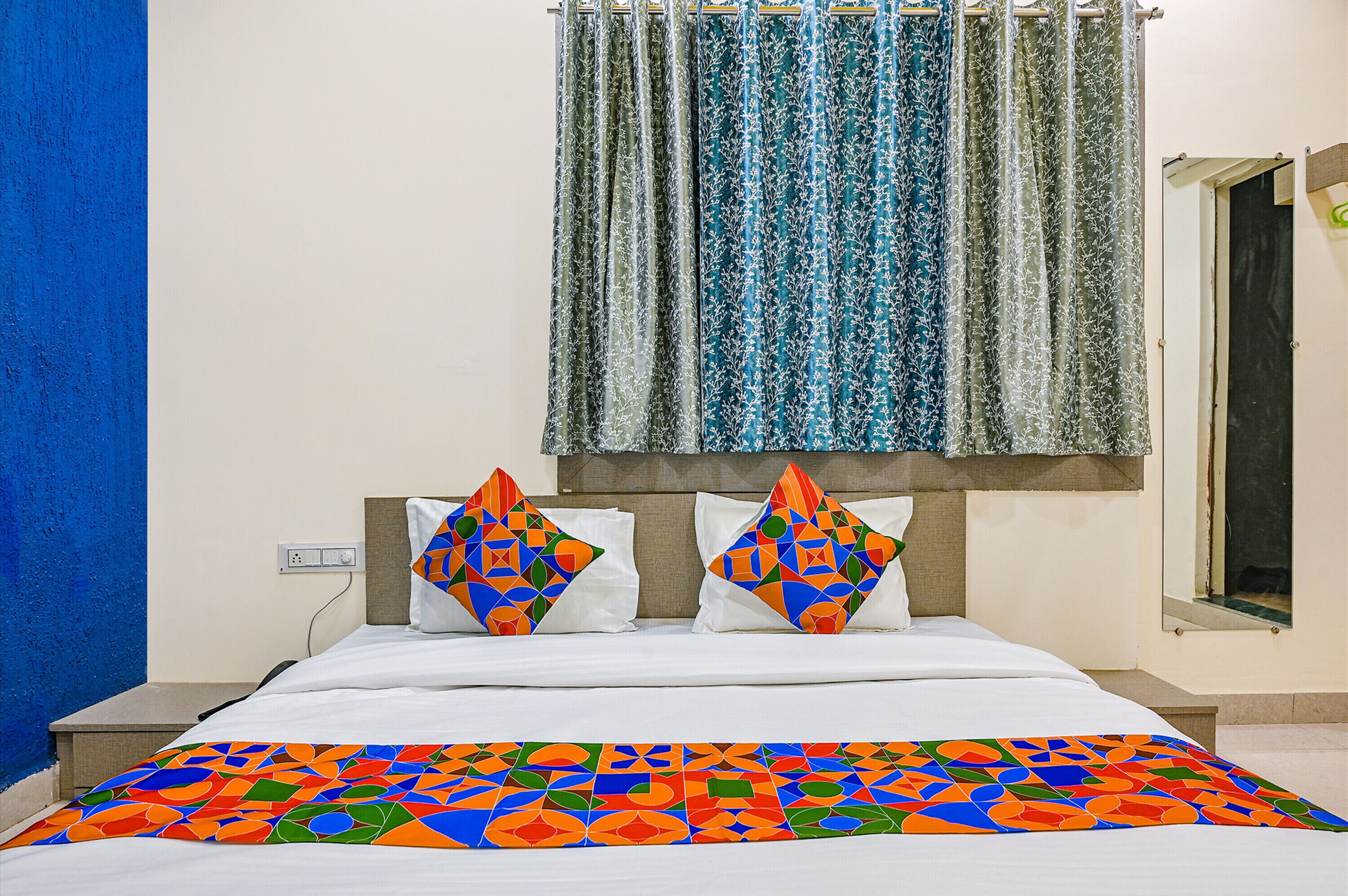 Deluxe Room | Egyptian cotton sheets, premium bedding, in-room safe, desk