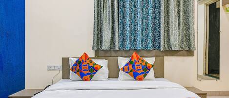 Deluxe Room | Egyptian cotton sheets, premium bedding, in-room safe, desk