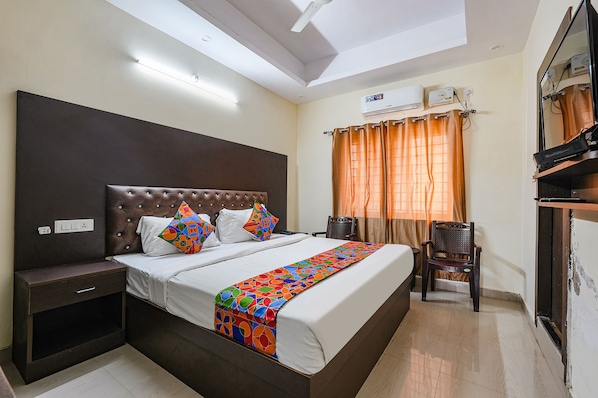 Egyptian cotton sheets, premium bedding, in-room safe, free WiFi