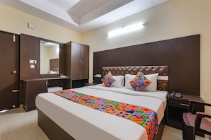 Egyptian cotton sheets, premium bedding, in-room safe, free WiFi