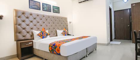 Egyptian cotton sheets, premium bedding, in-room safe, free WiFi