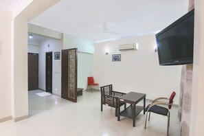 Lobby sitting area - Fabhotel Rivlet Inn (Gurugram)