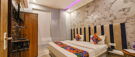 Egyptian cotton sheets, premium bedding, in-room safe, free WiFi