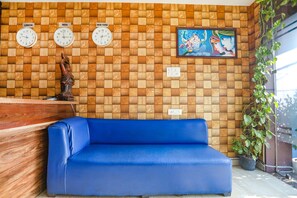 Coin salon dans le hall