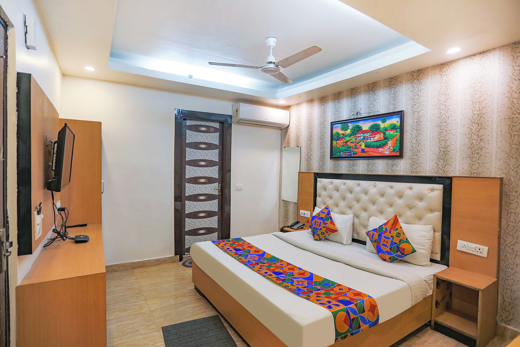 Egyptian cotton sheets, premium bedding, in-room safe, free WiFi