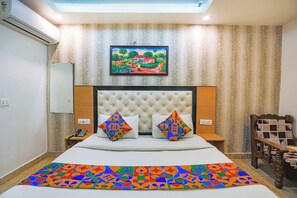 Egyptian cotton sheets, premium bedding, in-room safe, free WiFi