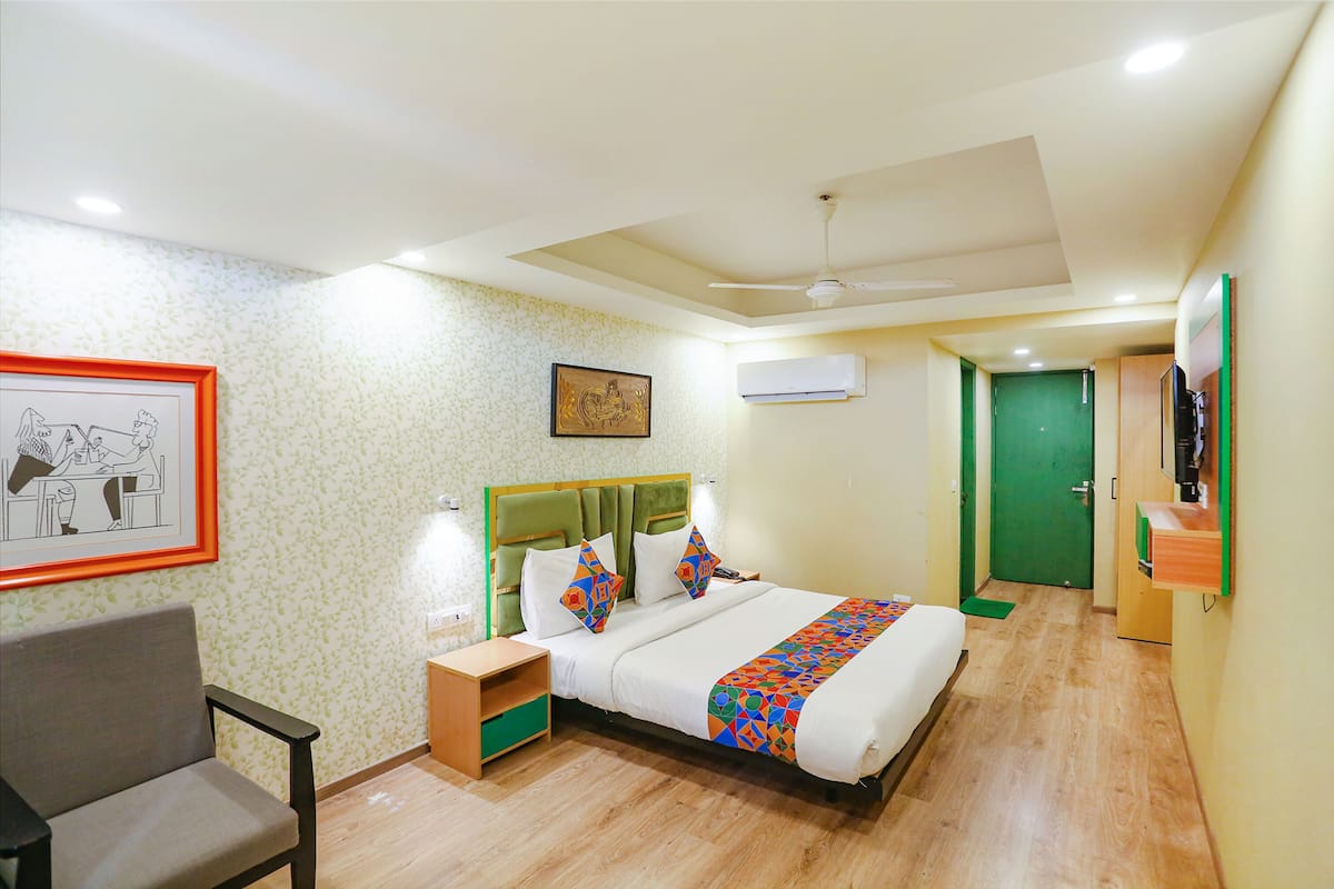 Egyptian cotton sheets, premium bedding, in-room safe, free WiFi