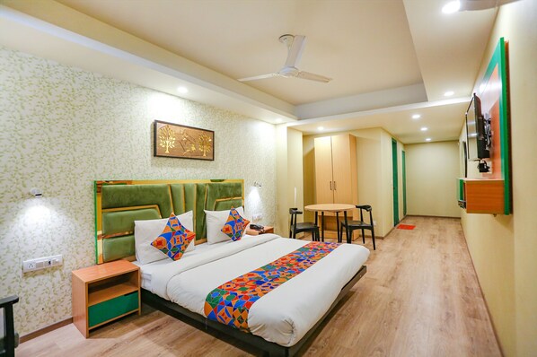 Egyptian cotton sheets, premium bedding, in-room safe, free WiFi