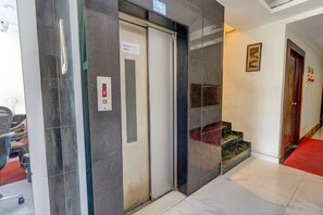 Elevator - Fabexpress Royal Park (Chennai)
