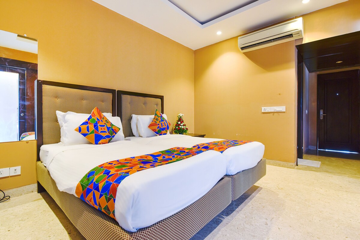 Egyptian cotton sheets, premium bedding, in-room safe, desk