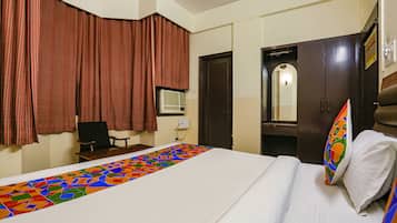 Egyptian cotton sheets, premium bedding, in-room safe, free WiFi