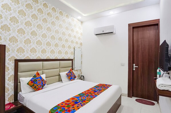 Egyptian cotton sheets, premium bedding, in-room safe, free WiFi