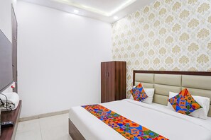 Egyptian cotton sheets, premium bedding, in-room safe, free WiFi