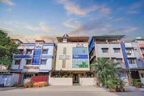 Exterior - FabHotel White Gold (Navi Mumbai)