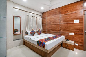Egyptian cotton sheets, premium bedding, in-room safe, free WiFi