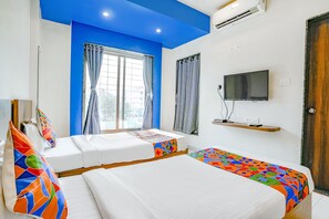 Egyptian cotton sheets, premium bedding, in-room safe, desk - Fabhotel 24 Baner (Pune)