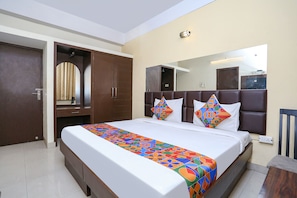 Egyptian cotton sheets, premium bedding, in-room safe, free WiFi - FabHotel Kanha Classic (Kanpur)