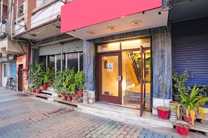 Property entrance - FabHotel Kanha Classic (Kanpur)