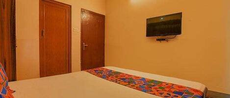 Egyptian cotton sheets, premium bedding, in-room safe, free WiFi