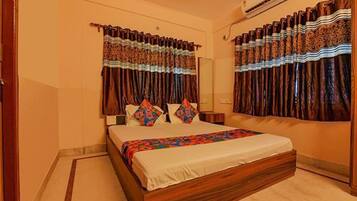 Deluxe Room | Egyptian cotton sheets, premium bedding, in-room safe, free WiFi