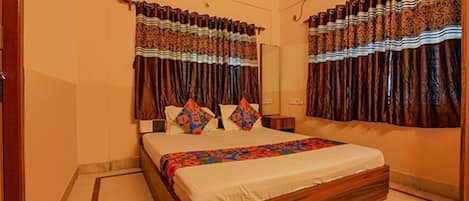 Deluxe Room | Egyptian cotton sheets, premium bedding, in-room safe, free WiFi