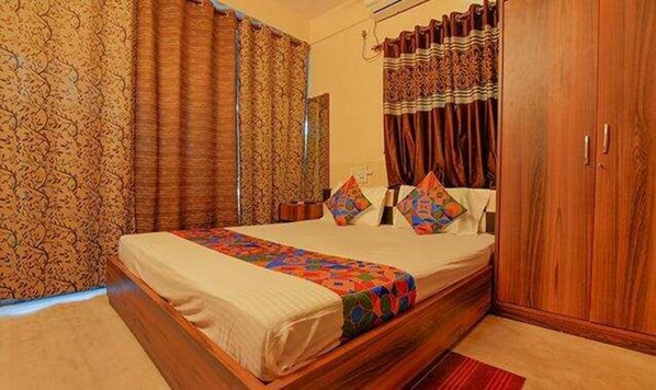 Egyptian cotton sheets, premium bedding, in-room safe, free WiFi