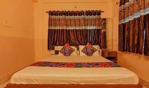 Egyptian cotton sheets, premium bedding, in-room safe, free WiFi