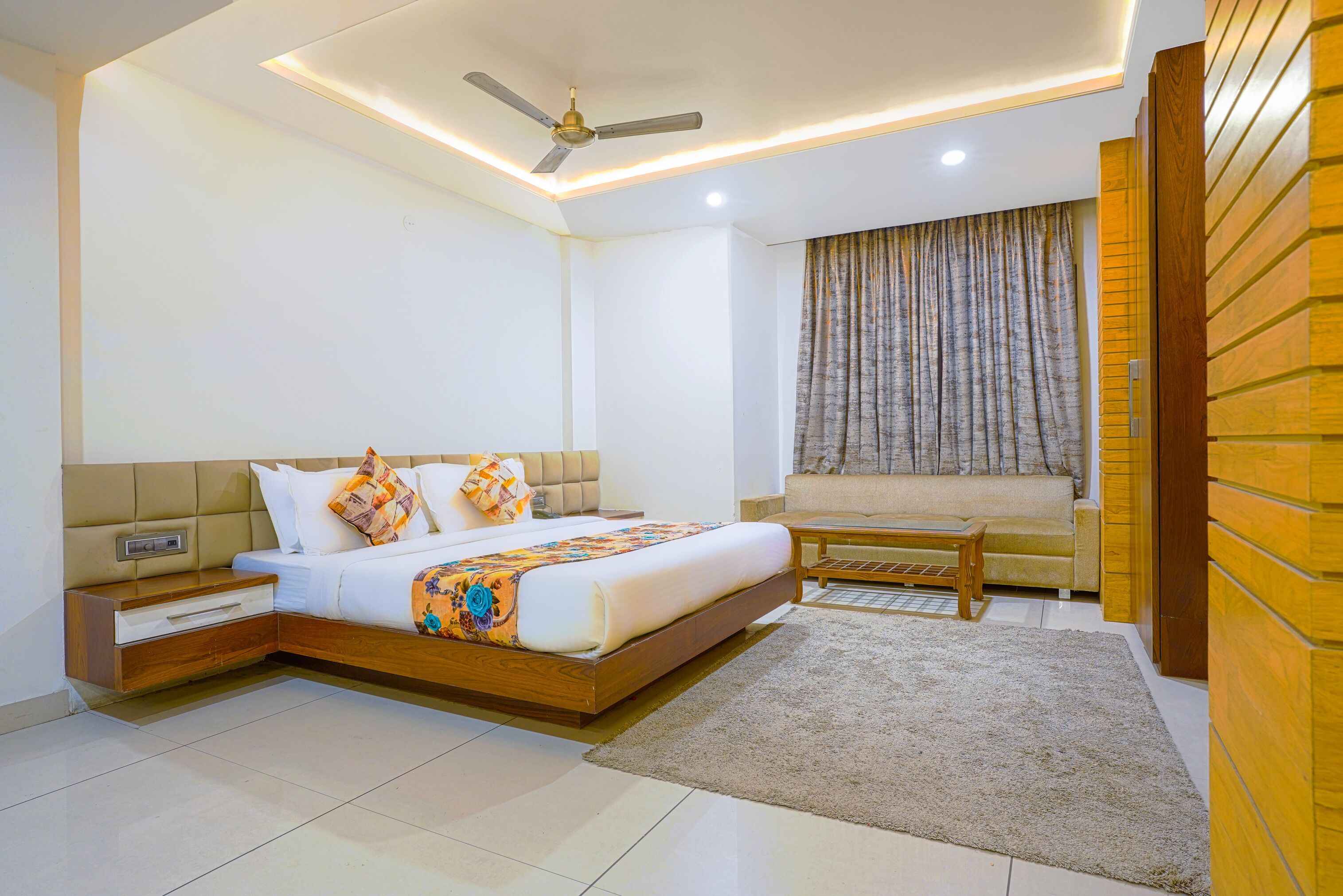 Egyptian cotton sheets, premium bedding, in-room safe, desk