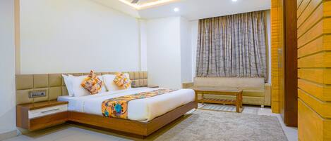 Egyptian cotton sheets, premium bedding, in-room safe, desk