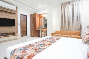 Egyptian cotton sheets, premium bedding, in-room safe, desk - FabHotel Jewel Palace (Bhopal)
